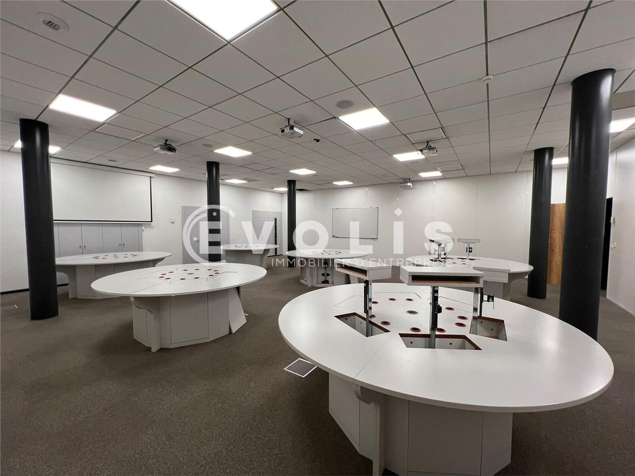 A Bordeaux près de la place des Quinconces, à pro