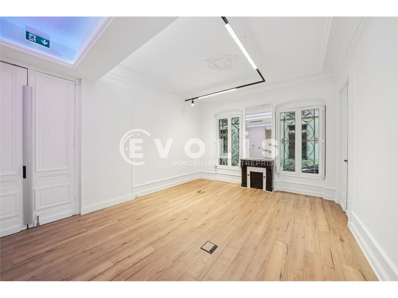 A Bordeaux, près de la place Tourny, à proximité 