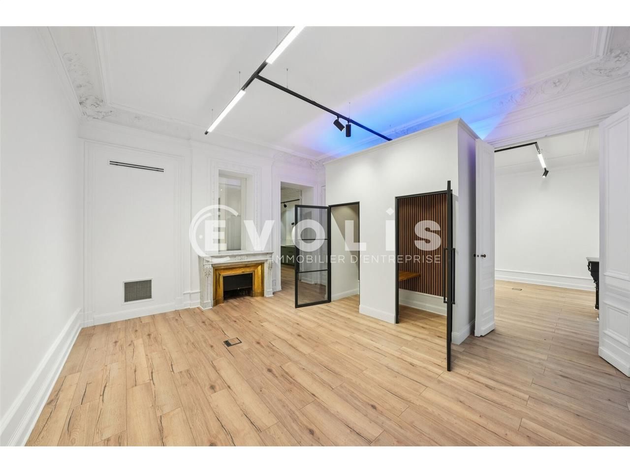 A Bordeaux, près de la place Tourny, à proximité 