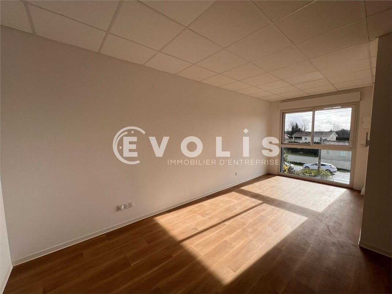 Bureaux de 80 m² divisibles à partir de 40 m² à L