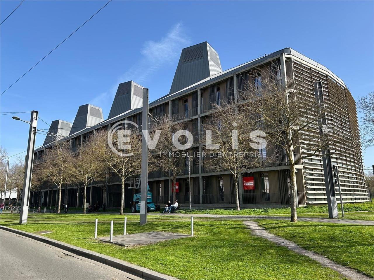 Bureaux de 3251 m² divisibles à partir de 311 m² 