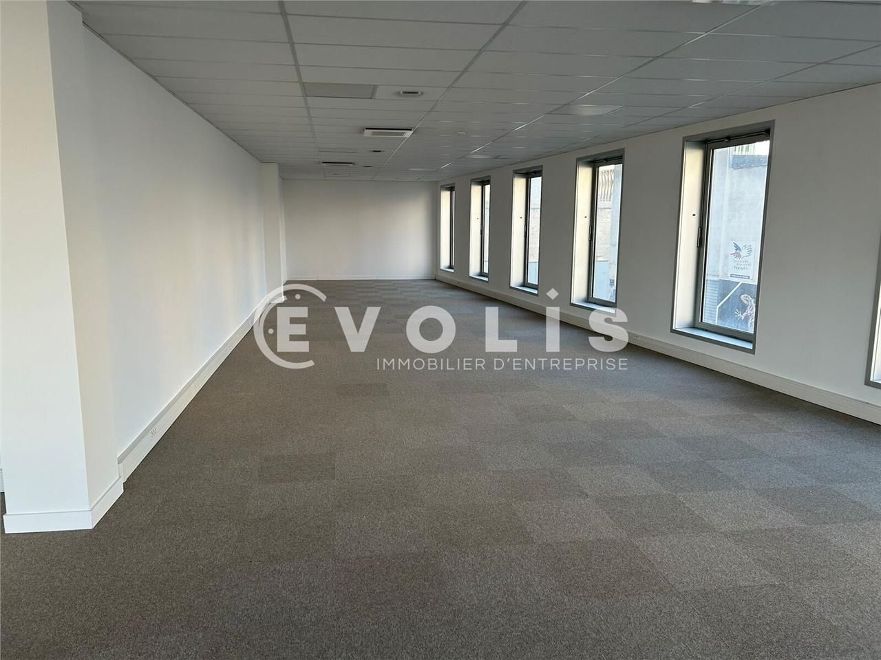 Bureaux de 3037 m² divisibles à partir de 121 m² 