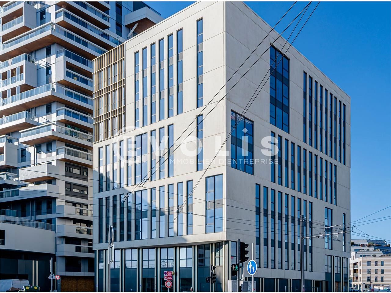 Bureaux de 3648 m²  divisibles à Louer à BORDEAUX