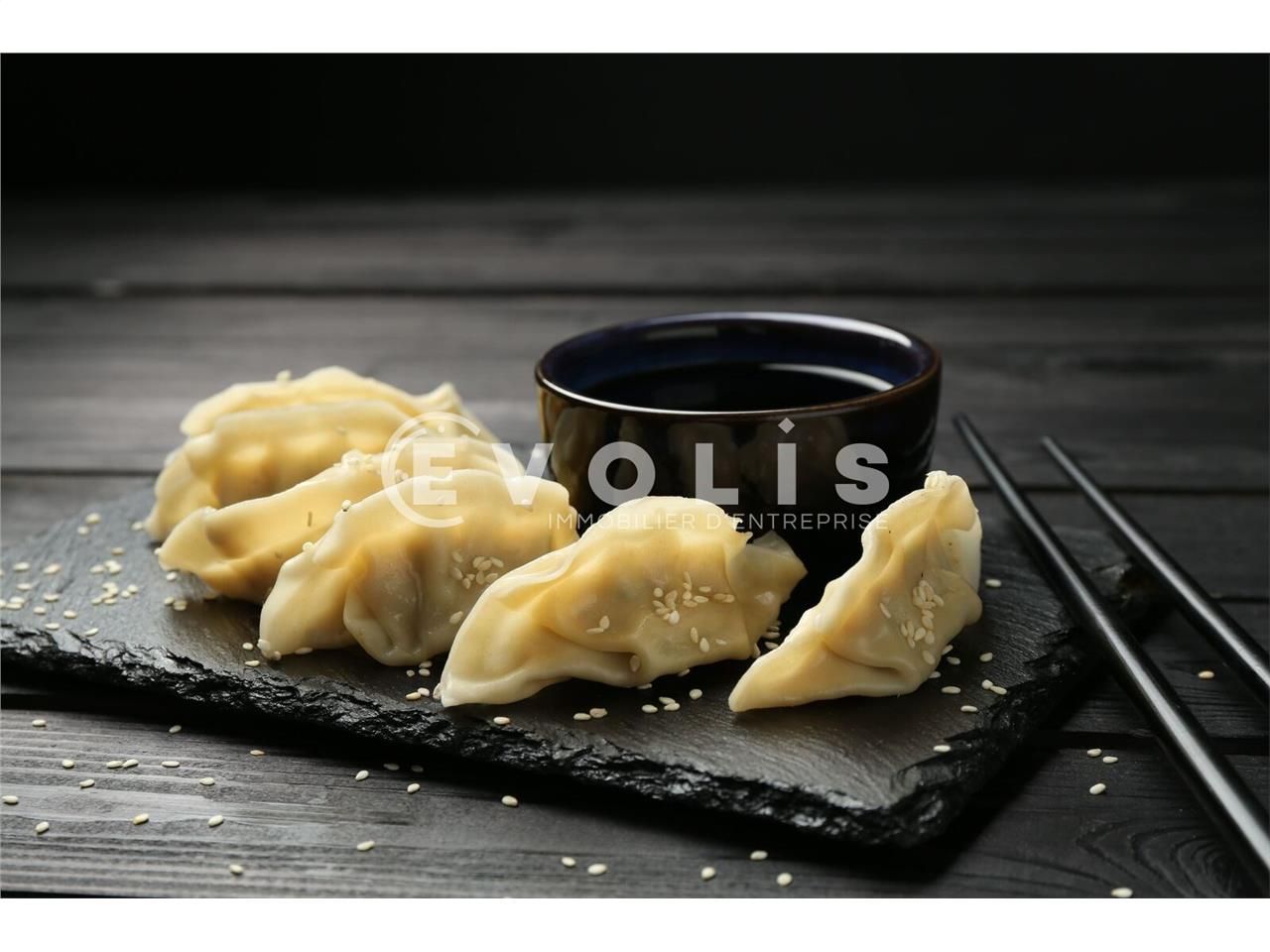 Situé à la Victoire à Bordeaux, sur la rue Sainte