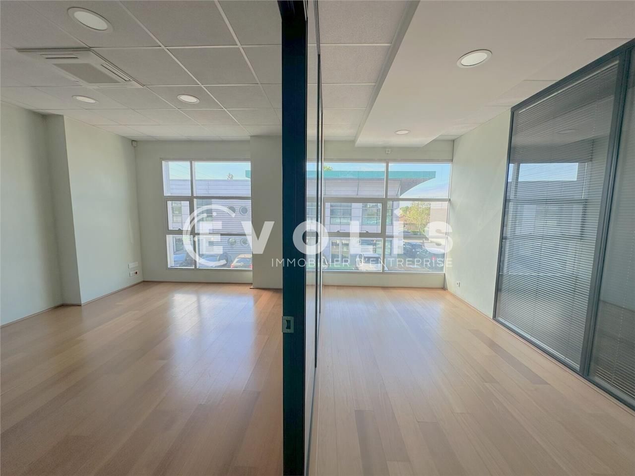 Dans un parc de bureaux,  Evolis vous propose des