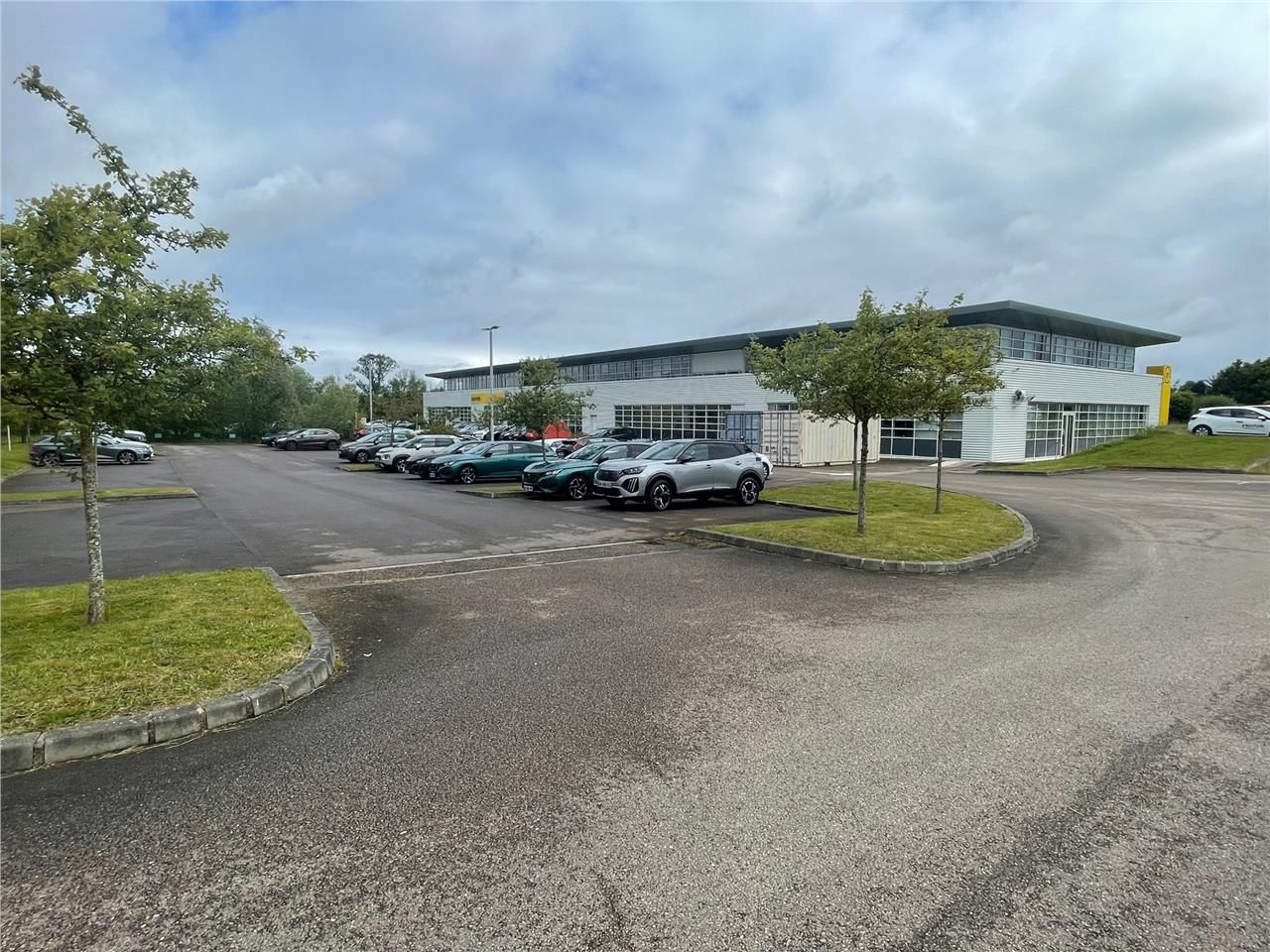 Ensemble de bureaux en R+1 accessible PMR et visi