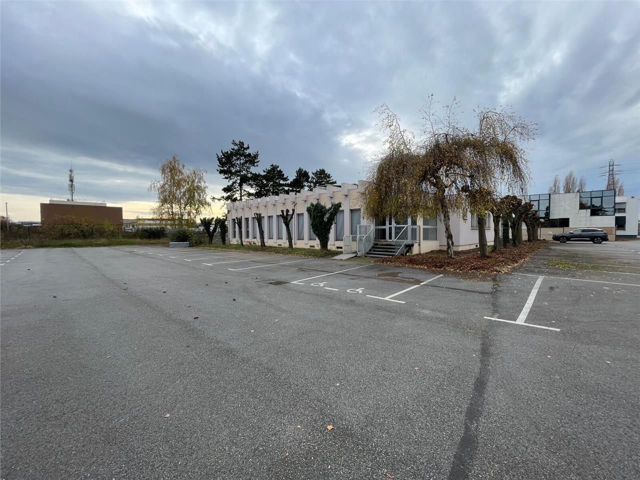 A louer - Ancien restaurant situé à proximité des
