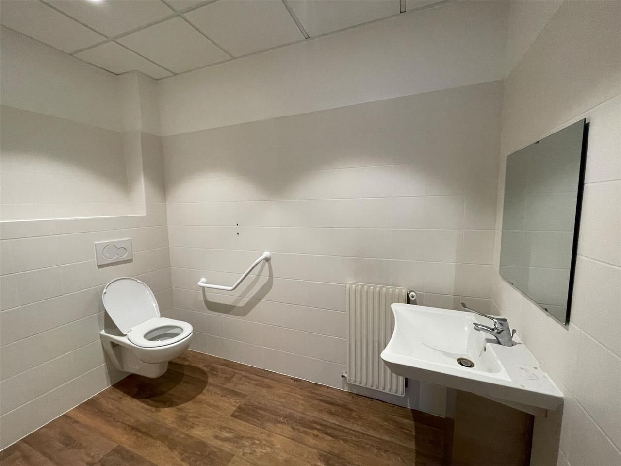 A louer - Ancien restaurant situé à proximité des