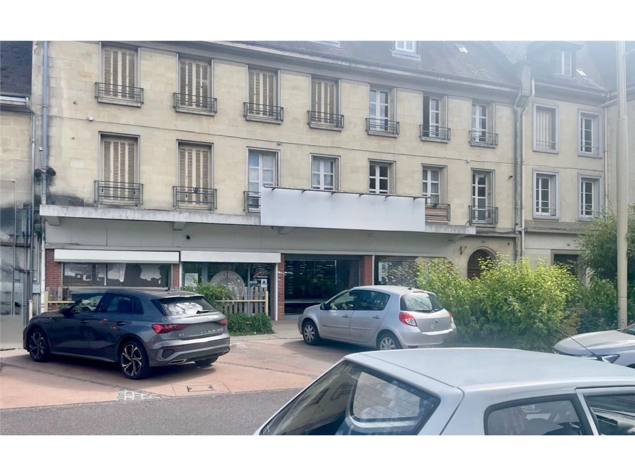 Grande surface commerciale idéalement située dans