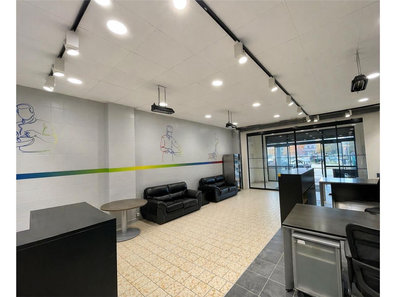 À vendre, local commercial d'environ 130 m², idéa