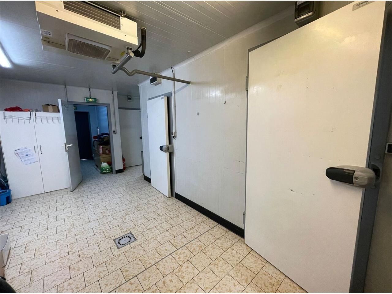 À vendre, local commercial d'environ 130 m², idéa