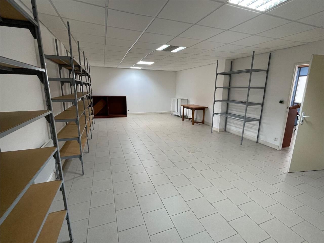 Local indépendant de 380 m2 à proximité d'Evreux