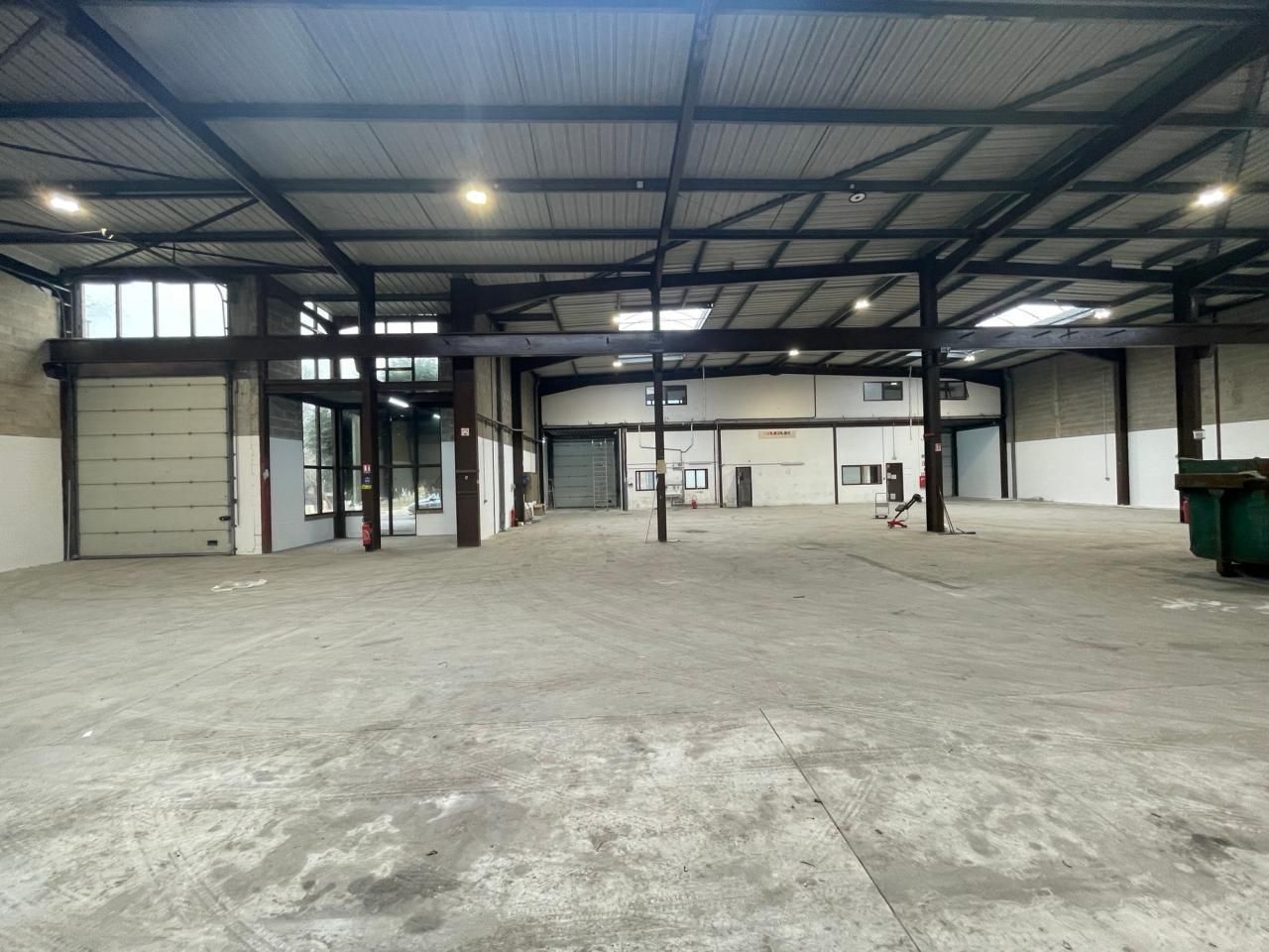 Location PME-PMI 3817 m² divisibles 95500 Le thillay