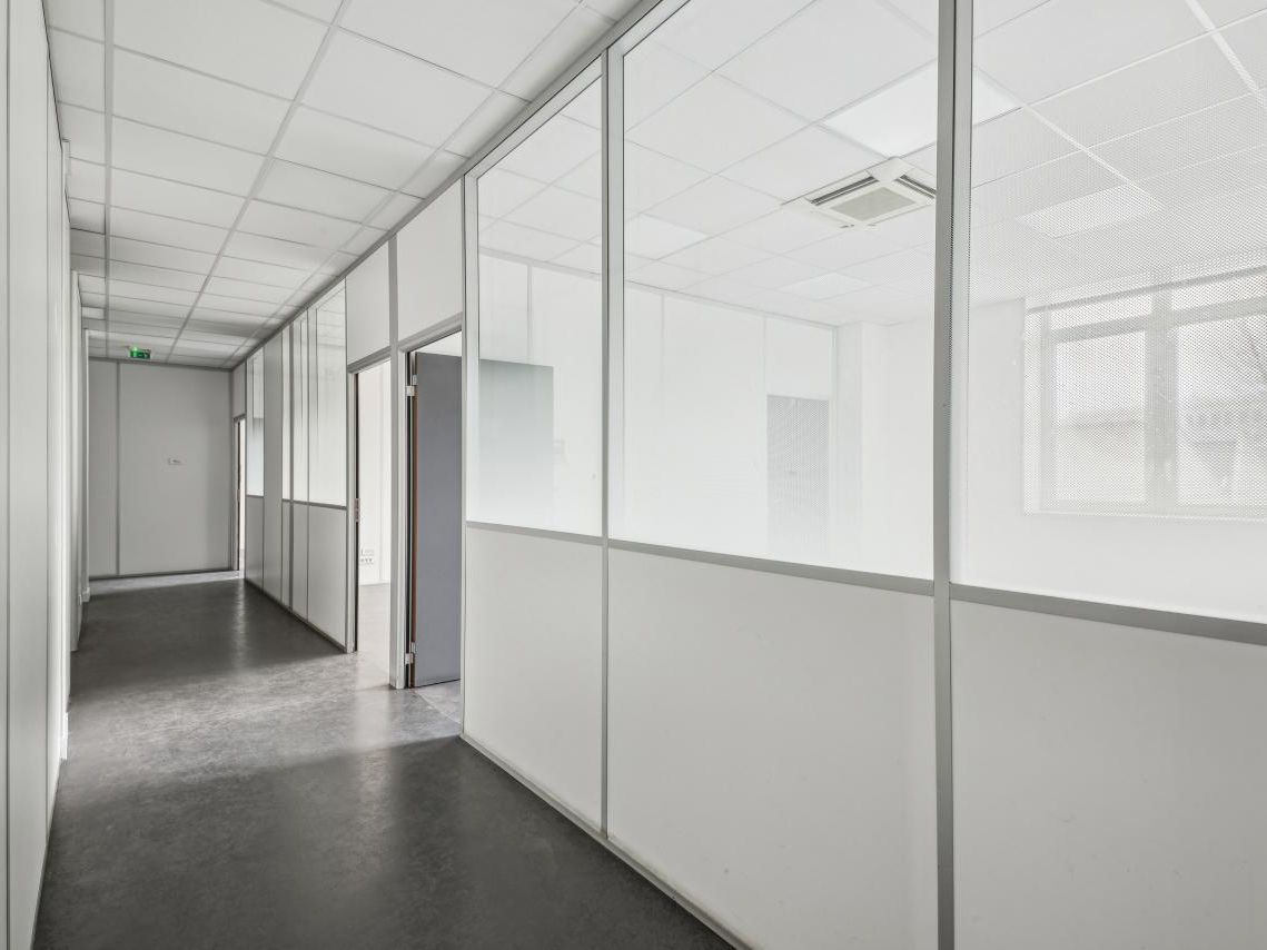 697 m² pour ce bureaux en location à Pantin