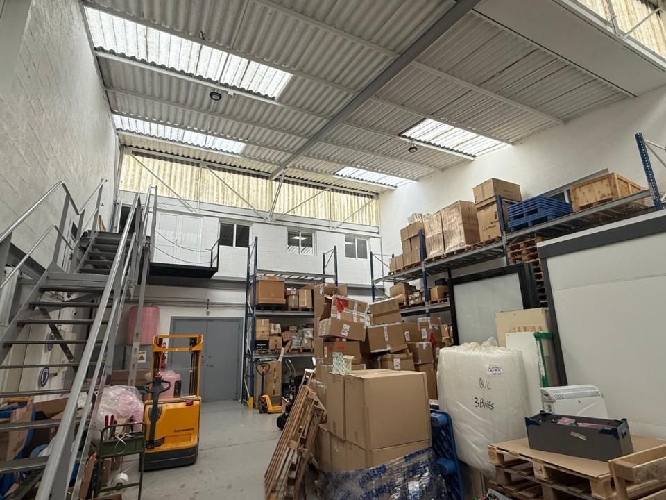 1470 m² pour ce activité en location à Buc
