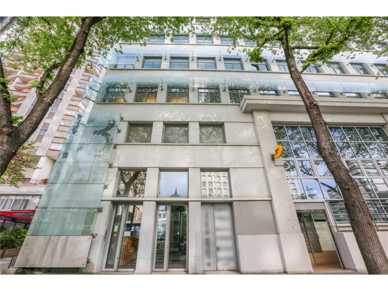 Découvrez un espace de travail moderne au coeur d