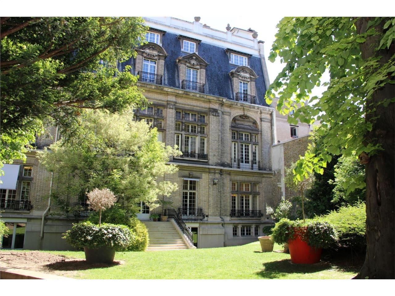 Cushman & Wakefield vous propose une surface de b