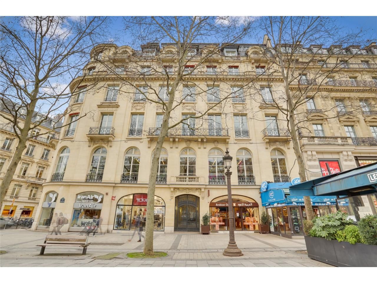 Cushman & Wakefield, vous propose une surface de 