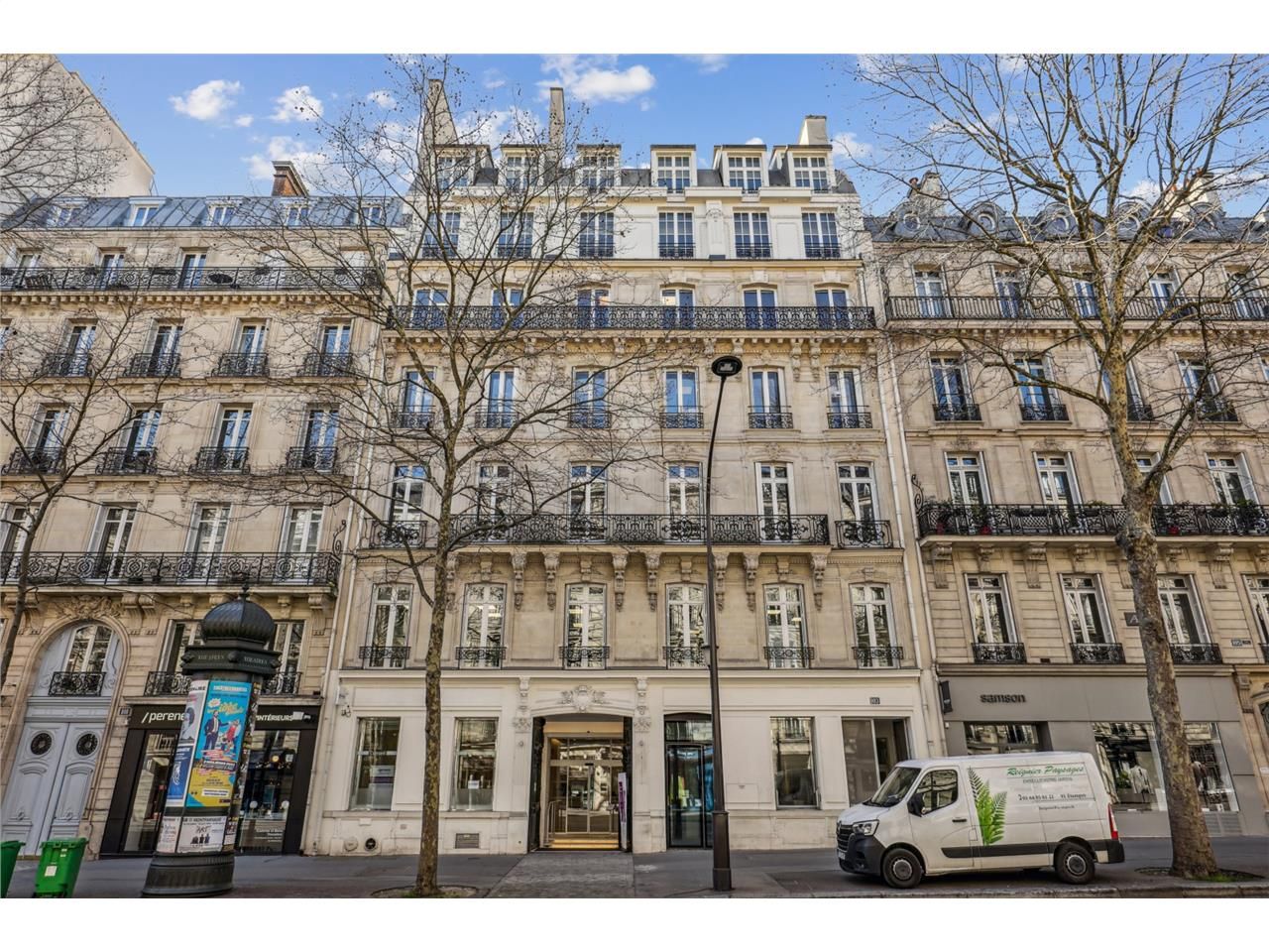 Cushman & Wakefield, vous propose une surface de 