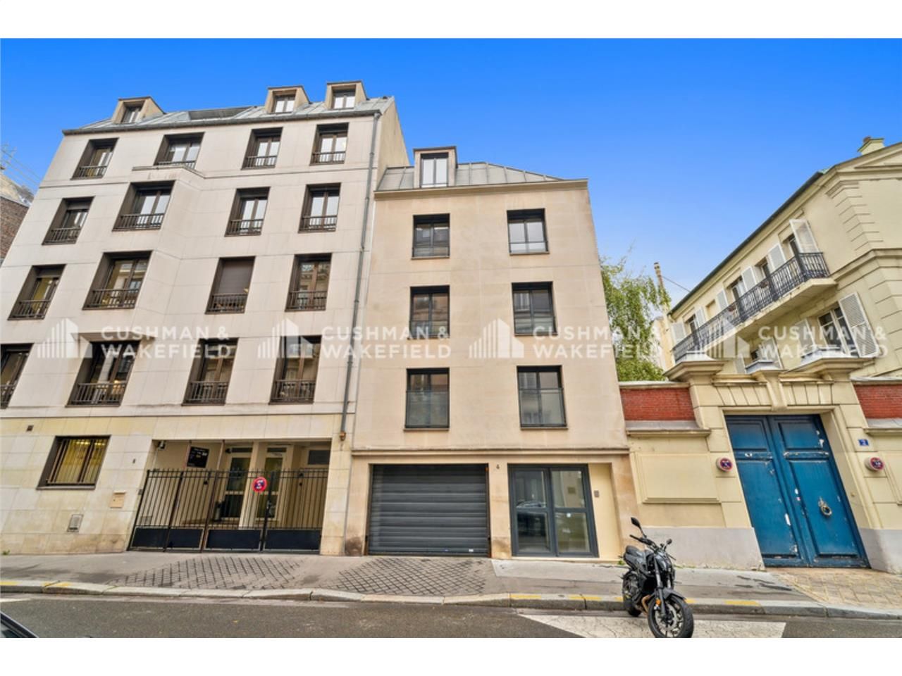 À deux pas du métro Courcelles (Ligne 2) et au pi