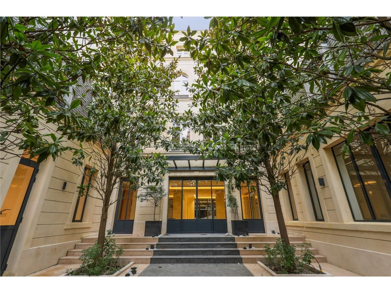 Bureaux d'exception à louer à Paris, offrant 1 10