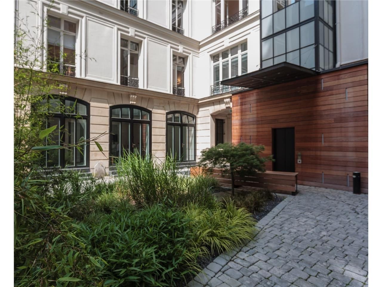 Cushman & Wakefield, vous propose une surface de 