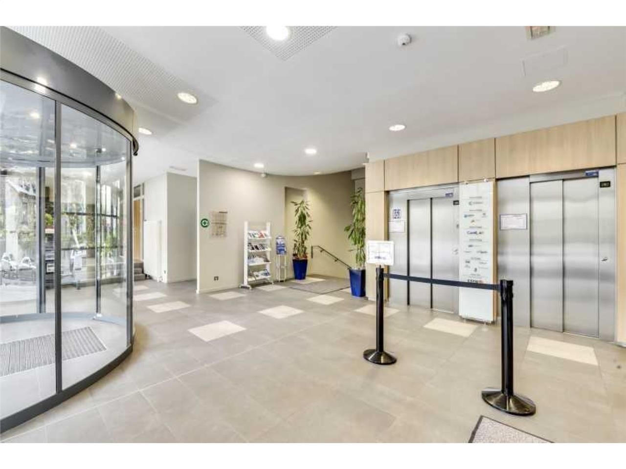 Au coeur du 16e arrondissement, découvrez un imme