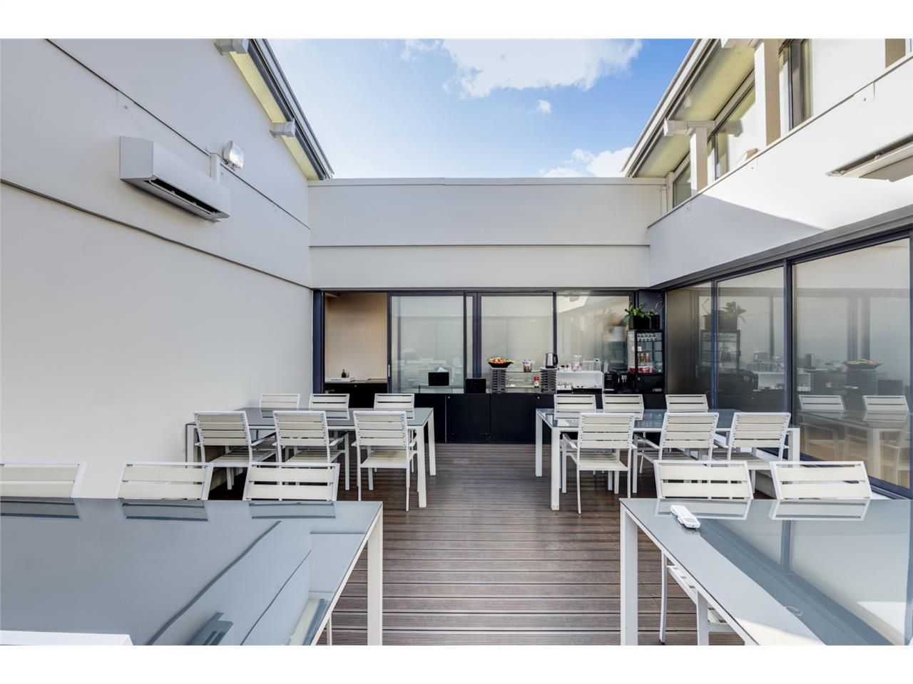 Magnifique loft, entièrement sous verrière; toit 