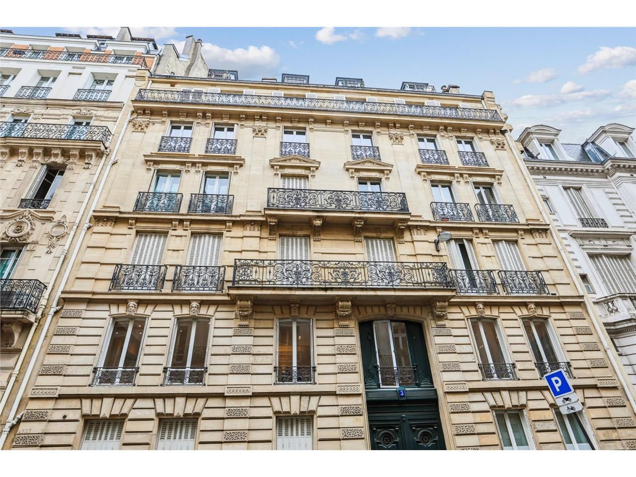 Idéalement situé au coeur du 16e arrondissement, 