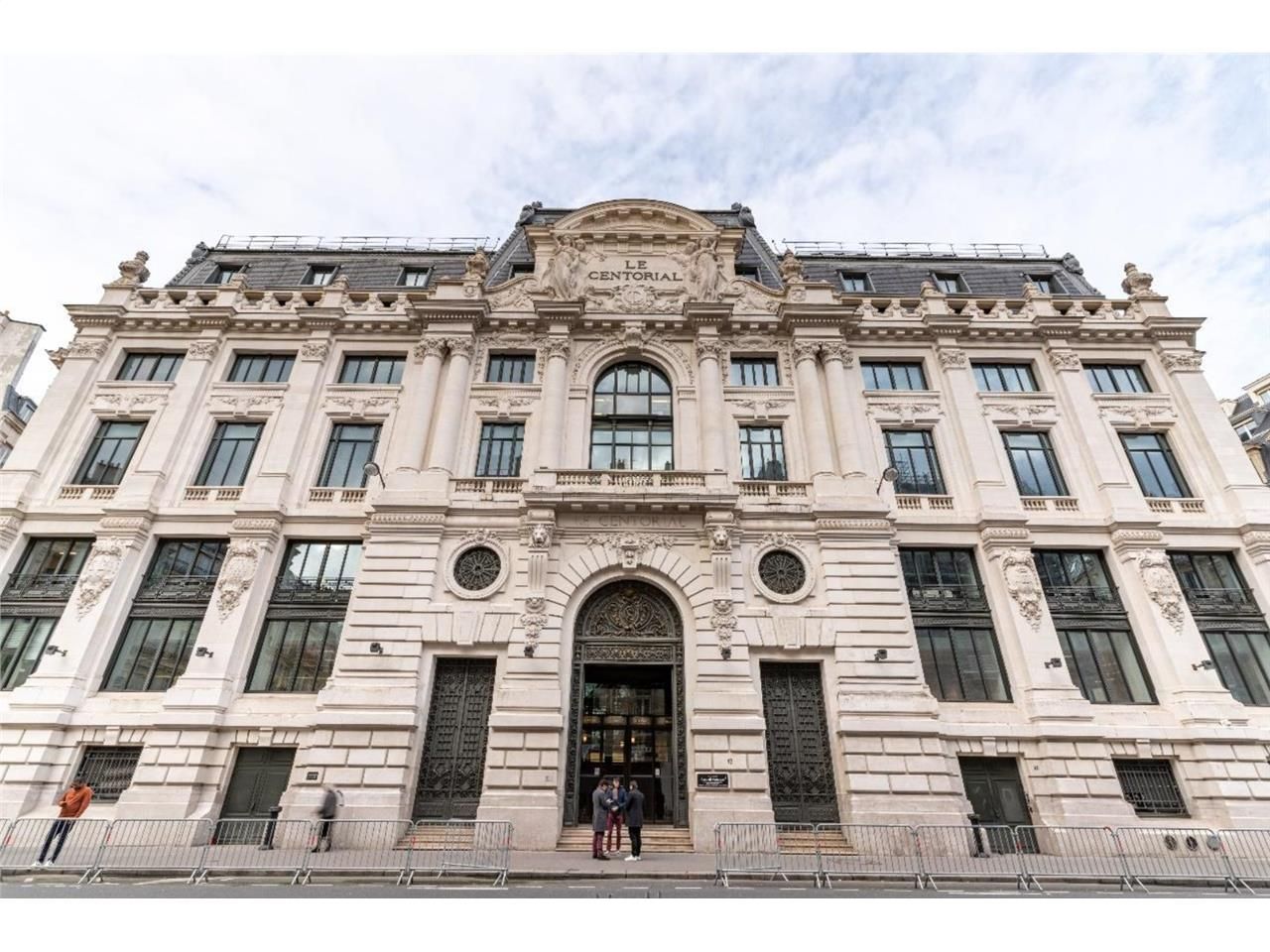 Bureaux de standiing, entièrement rénovés  à loue