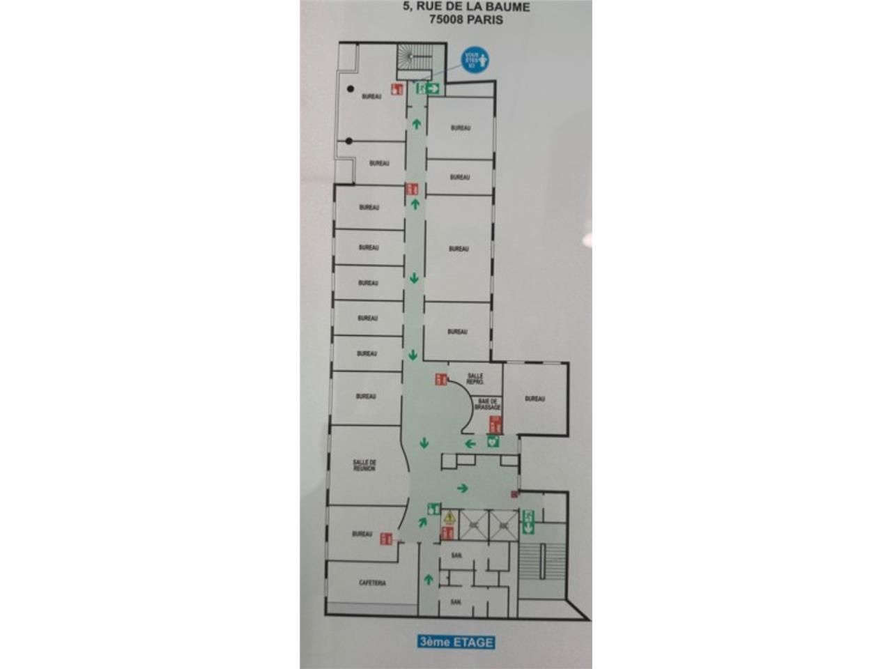 Situé au coeur du 8e arrondissement de Paris, le 