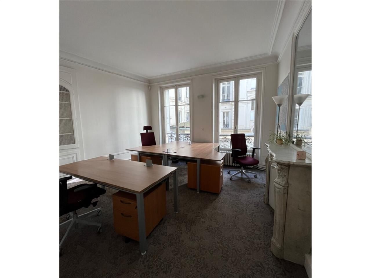 Au 2eme étage d'un immeuble haussmannien de très 