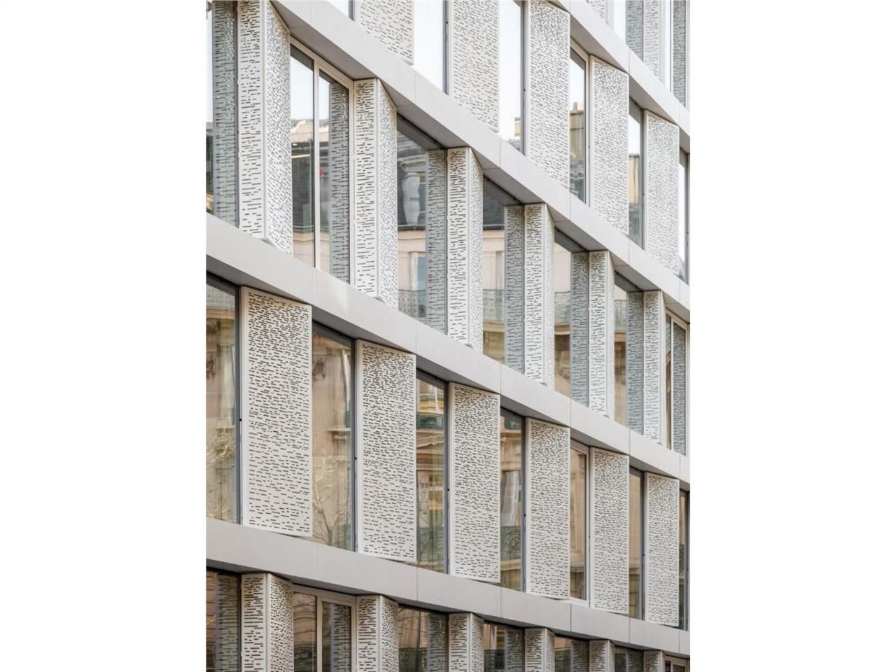 BUREAUX PARIS 8  A LOUER  A l'angle de l'avenue F