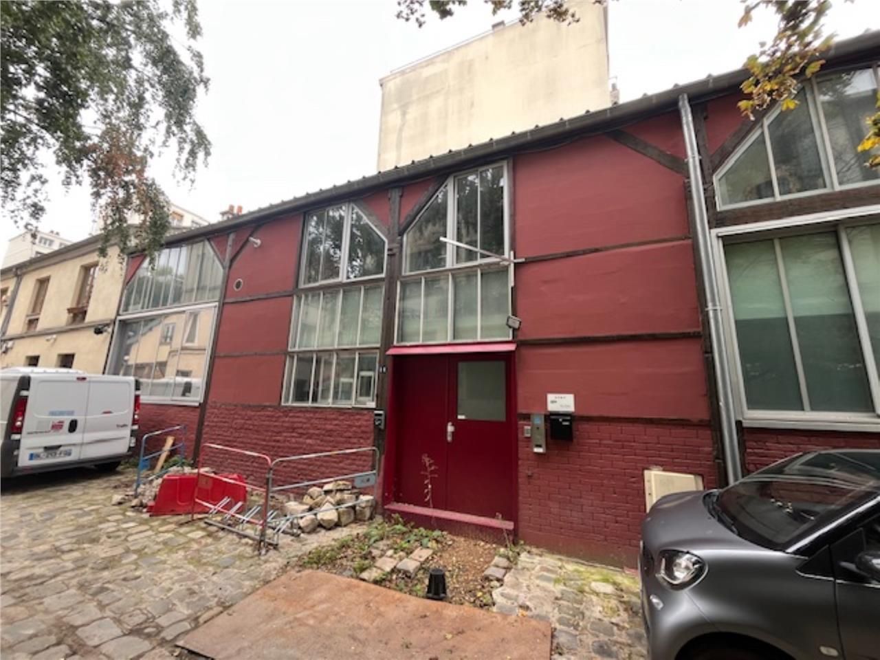 Situé à proximité immédiate de l'arrêt de métro M