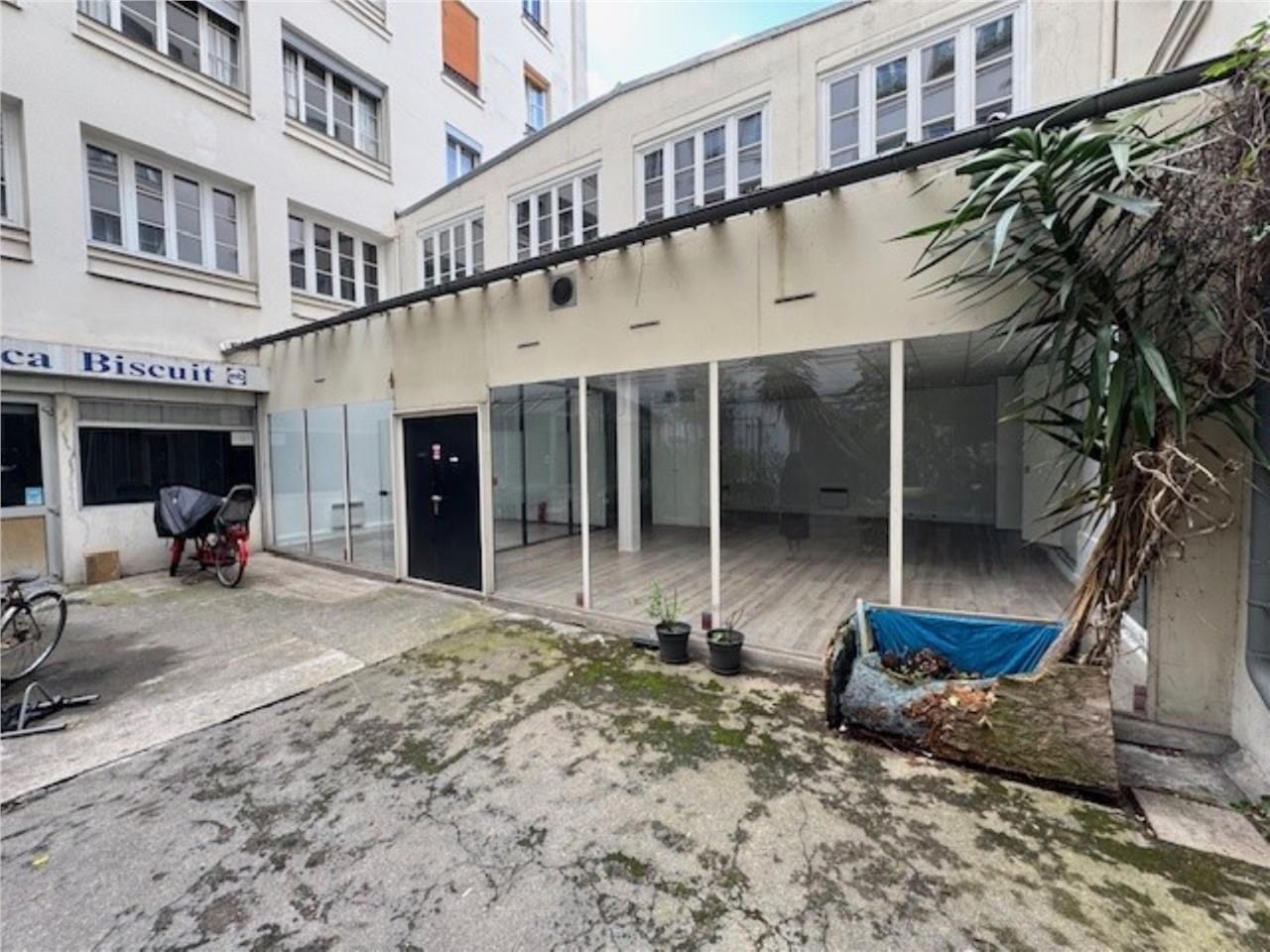 CW vous propose un espace de bureaux de 377 m² no