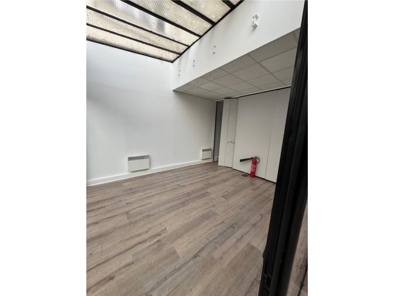 CW vous propose un espace de bureaux de 377 m² no