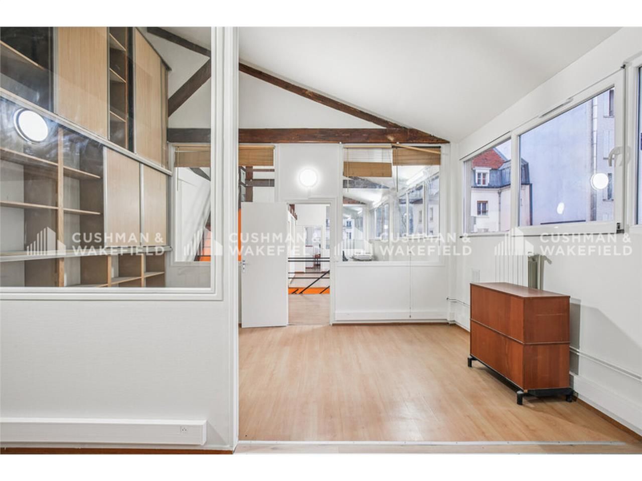 Situé à proximité immédiate de l'arrêt de métro M