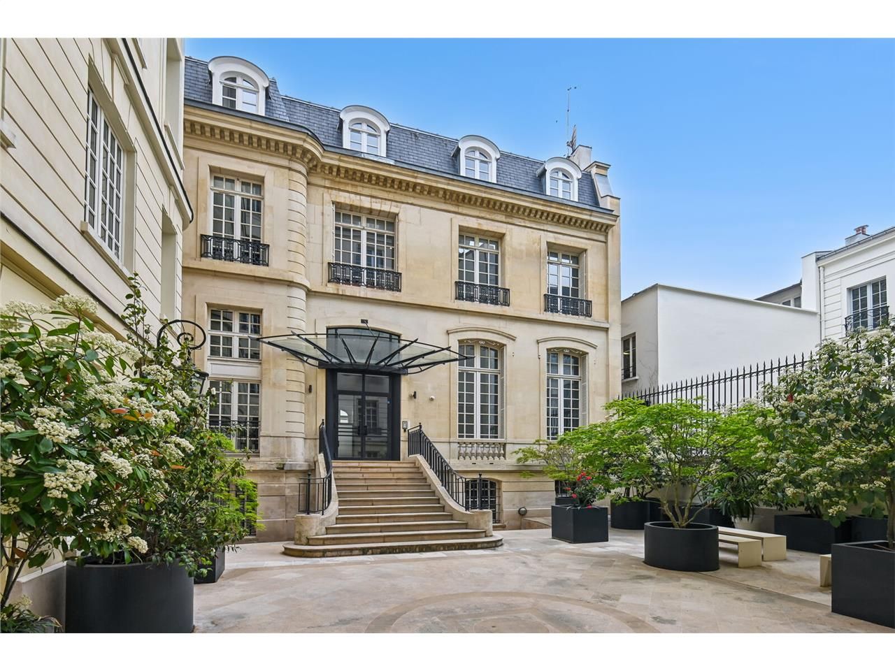 Découvrez un hôtel particulier d'exception au 10 