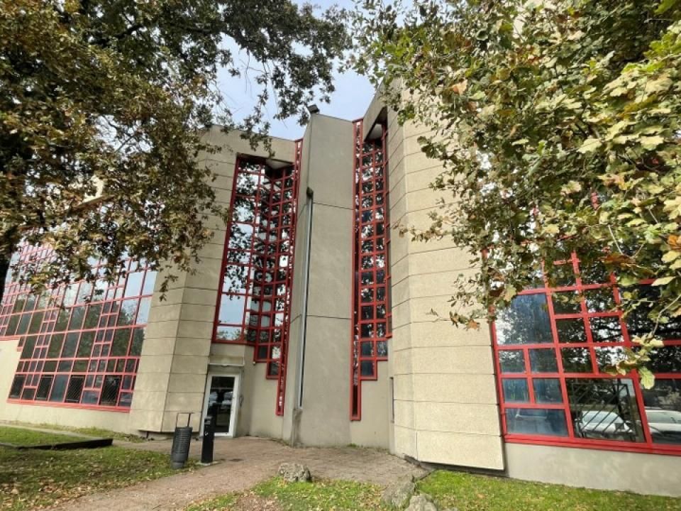 Location Bureaux 1038.89 m² divisibles 33600 Pessac