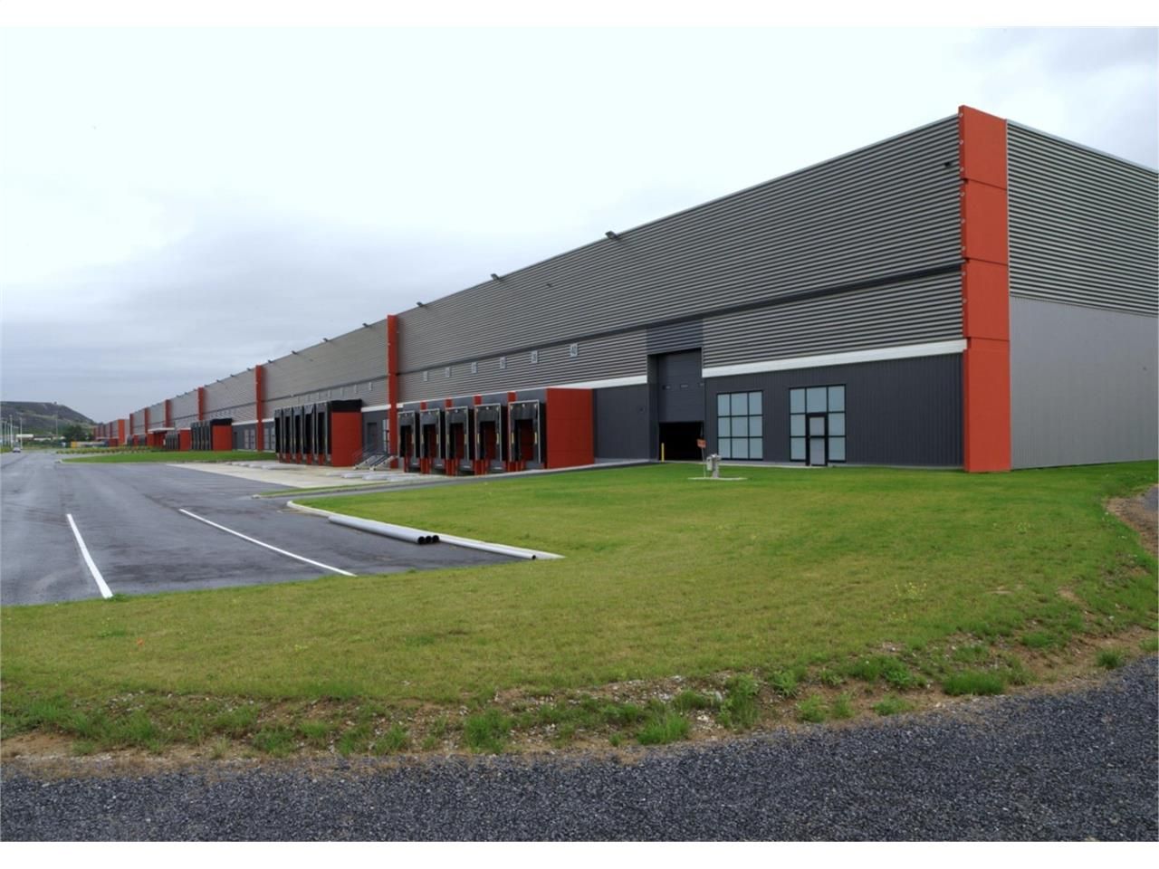 Situé dans la commune de DOURGES, proche des axes