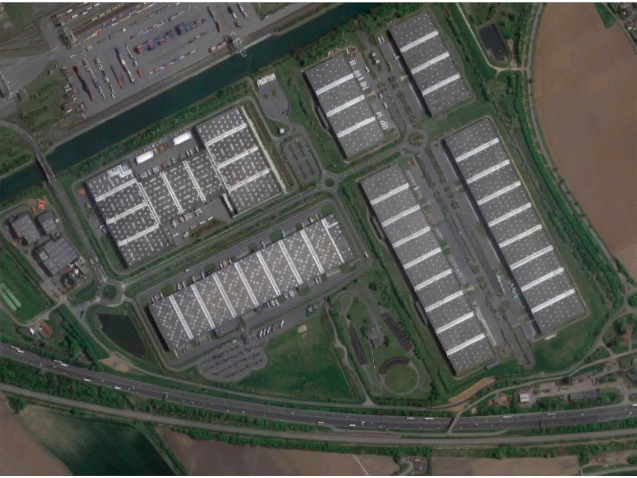 Situé dans la commune de DOURGES, proche des axes