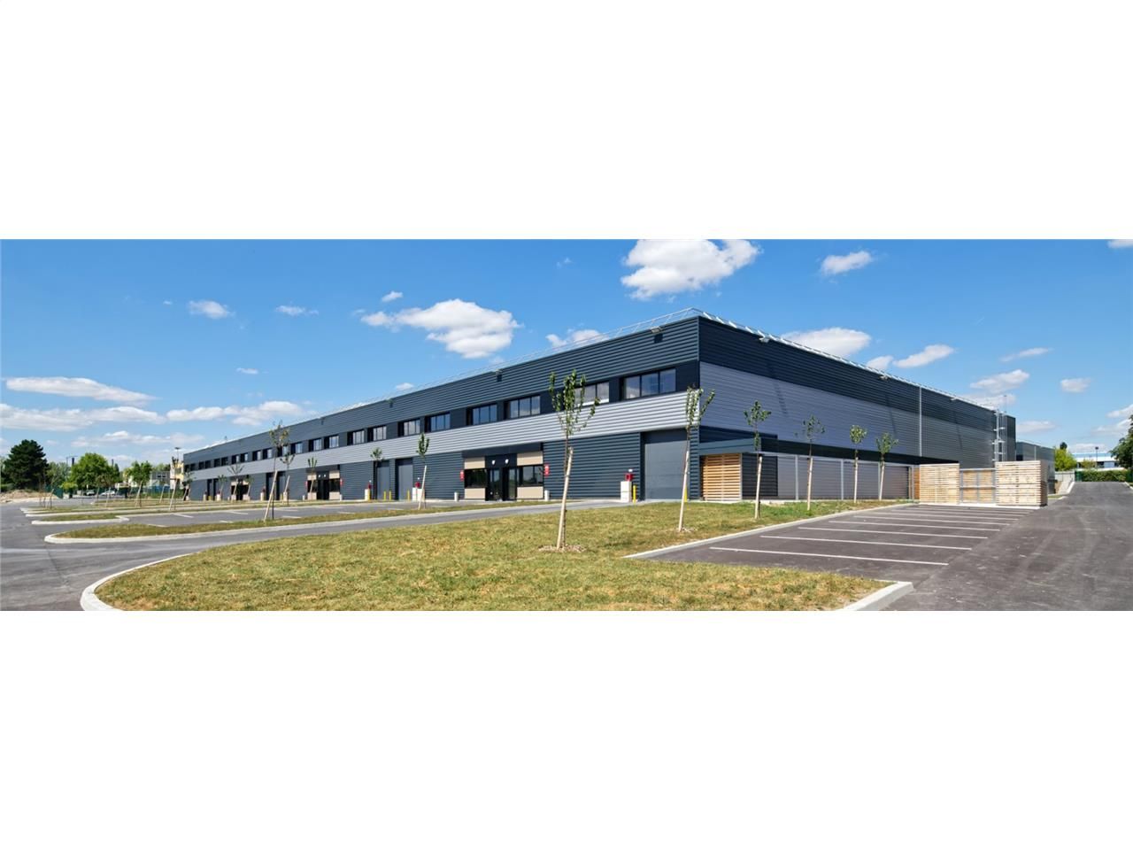 Situé à Aulnay-sous-Bois, cet espace commercial e