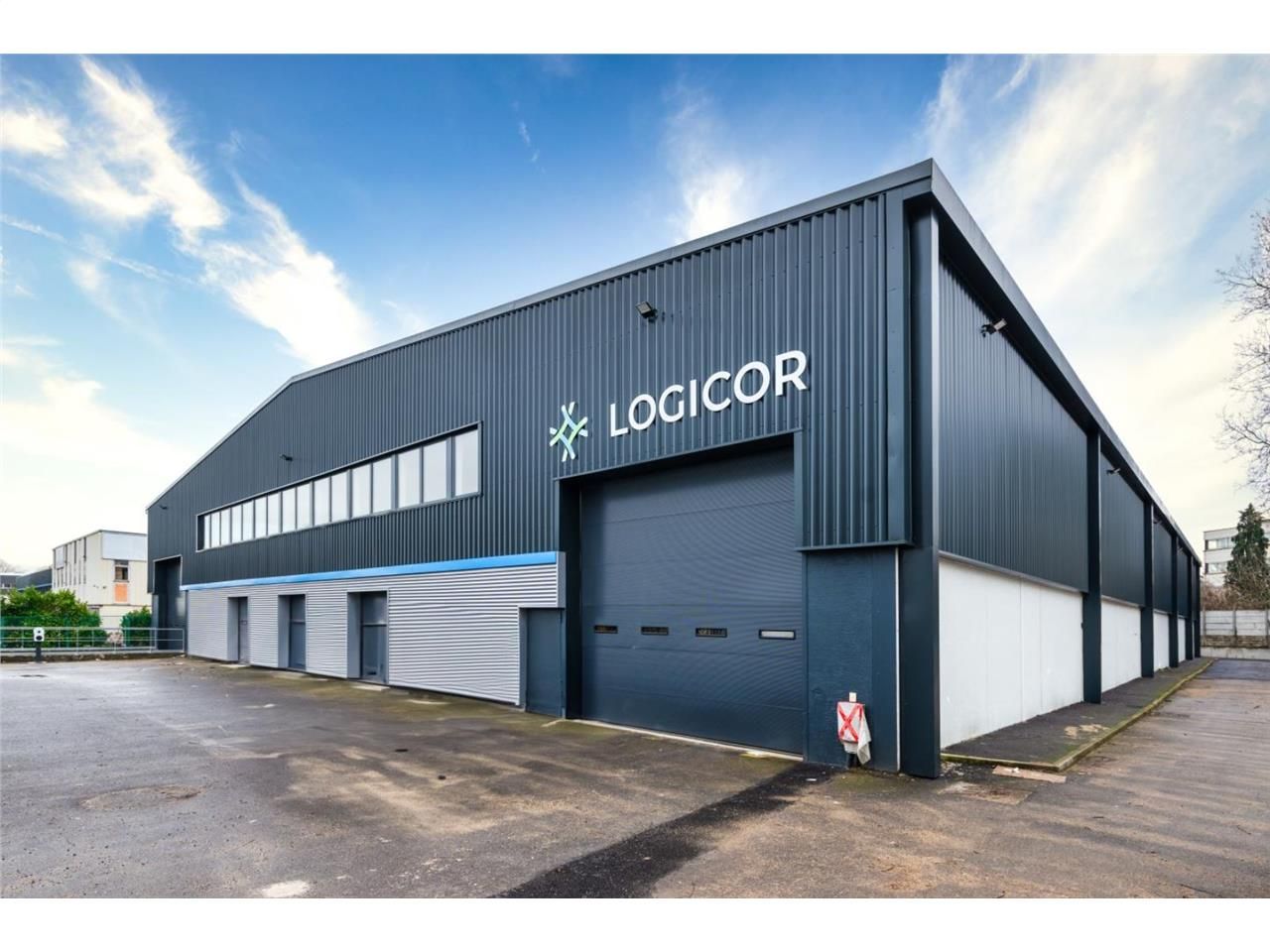 Situé à LE BLANC MESNIL, cet espace commercial ex