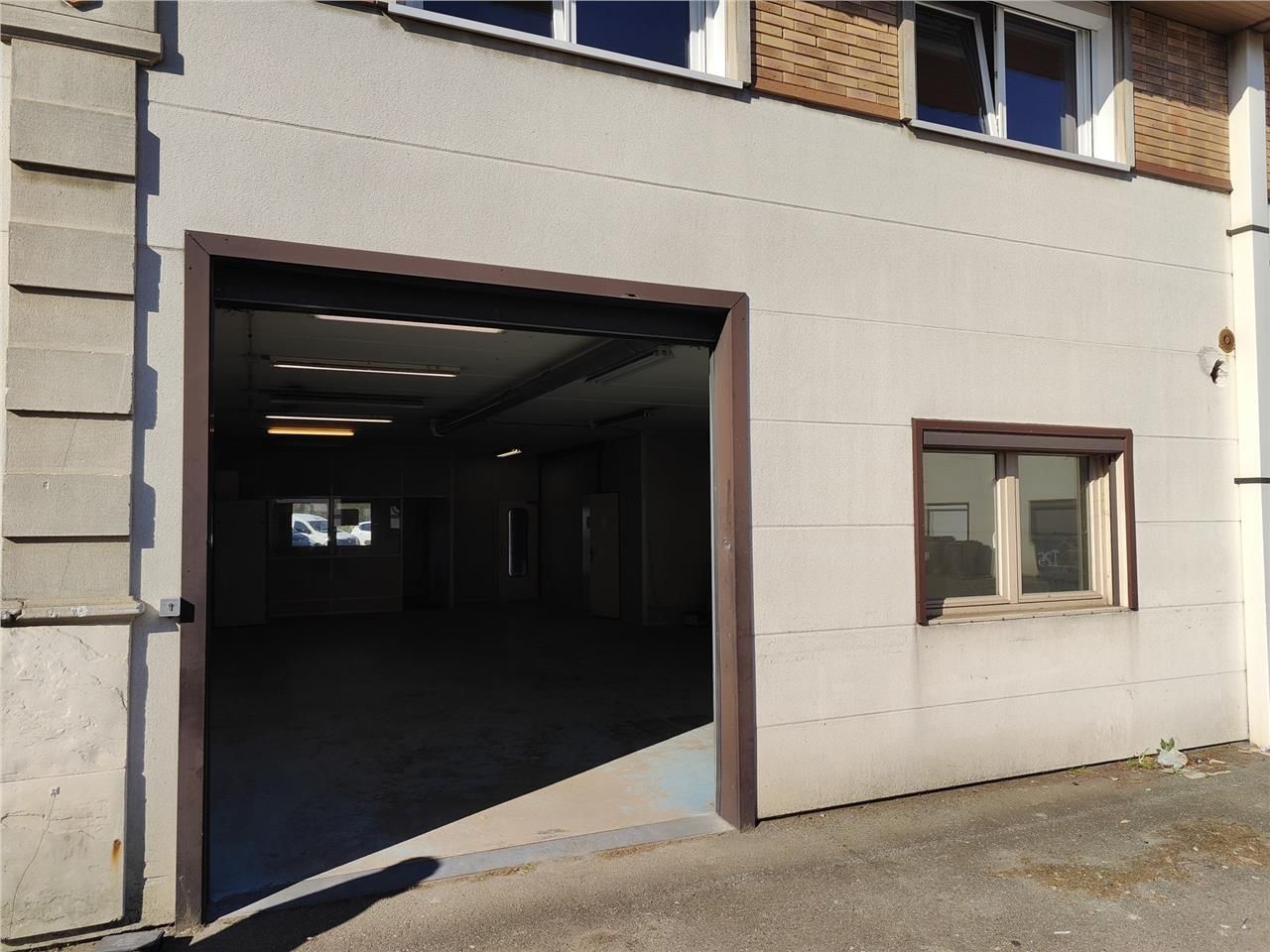 A louer,  au sein de la ZI de la Bonde,   À louer