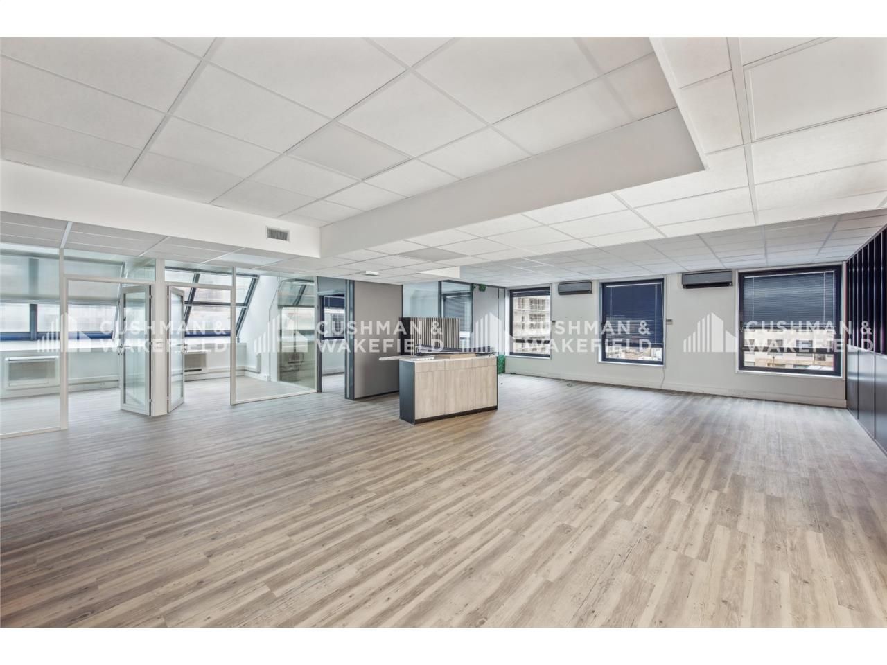 Nous vous proposons à la vente un ensemble de bur