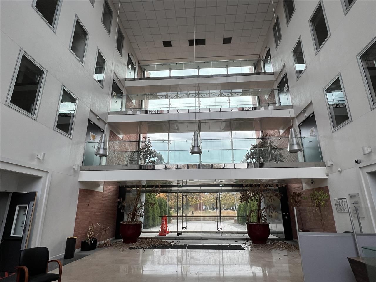 A louer, bureaux à Guyancourt. Nous vous proposo