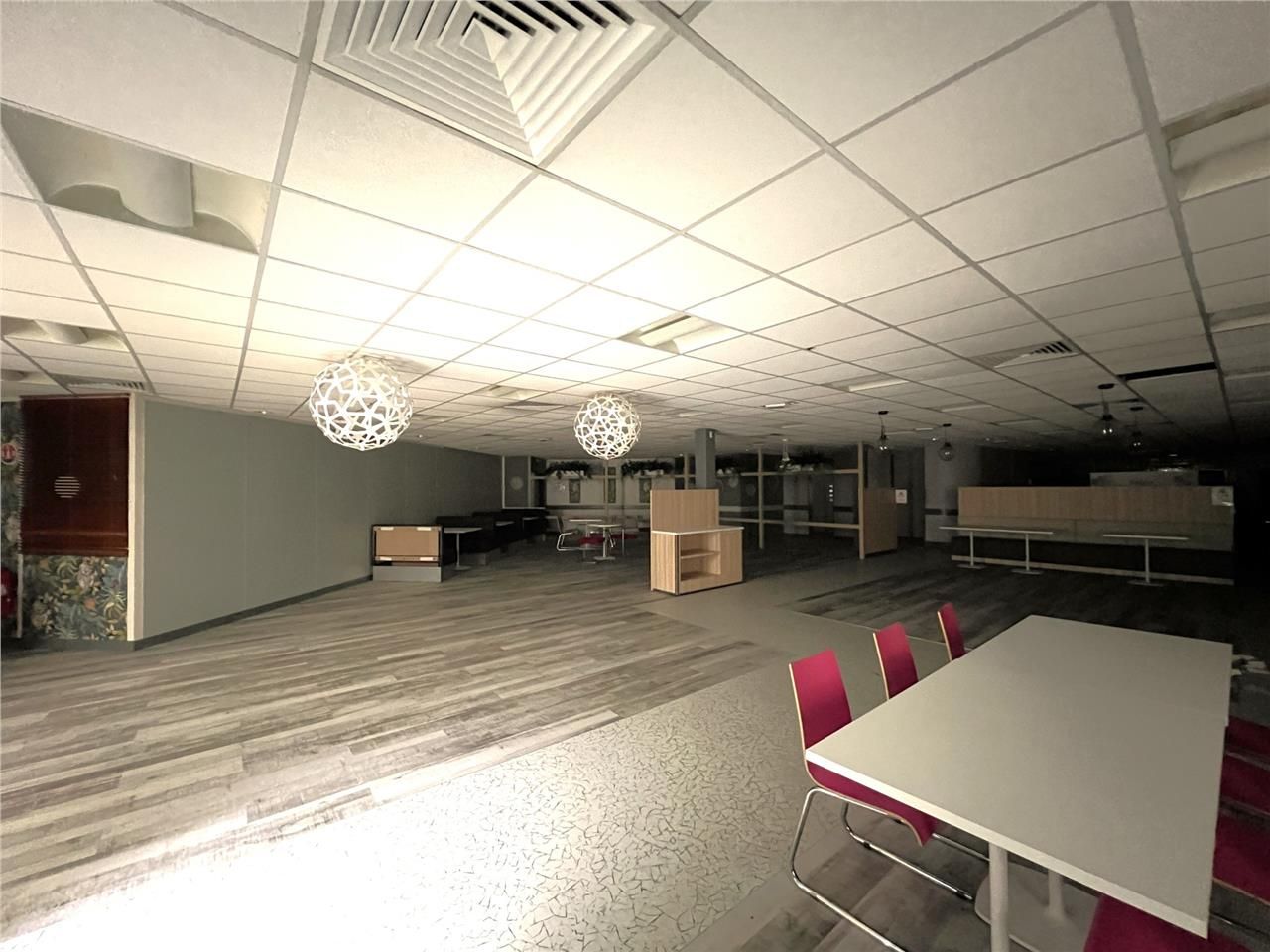 A louer, bureaux à Guyancourt. Nous vous proposo