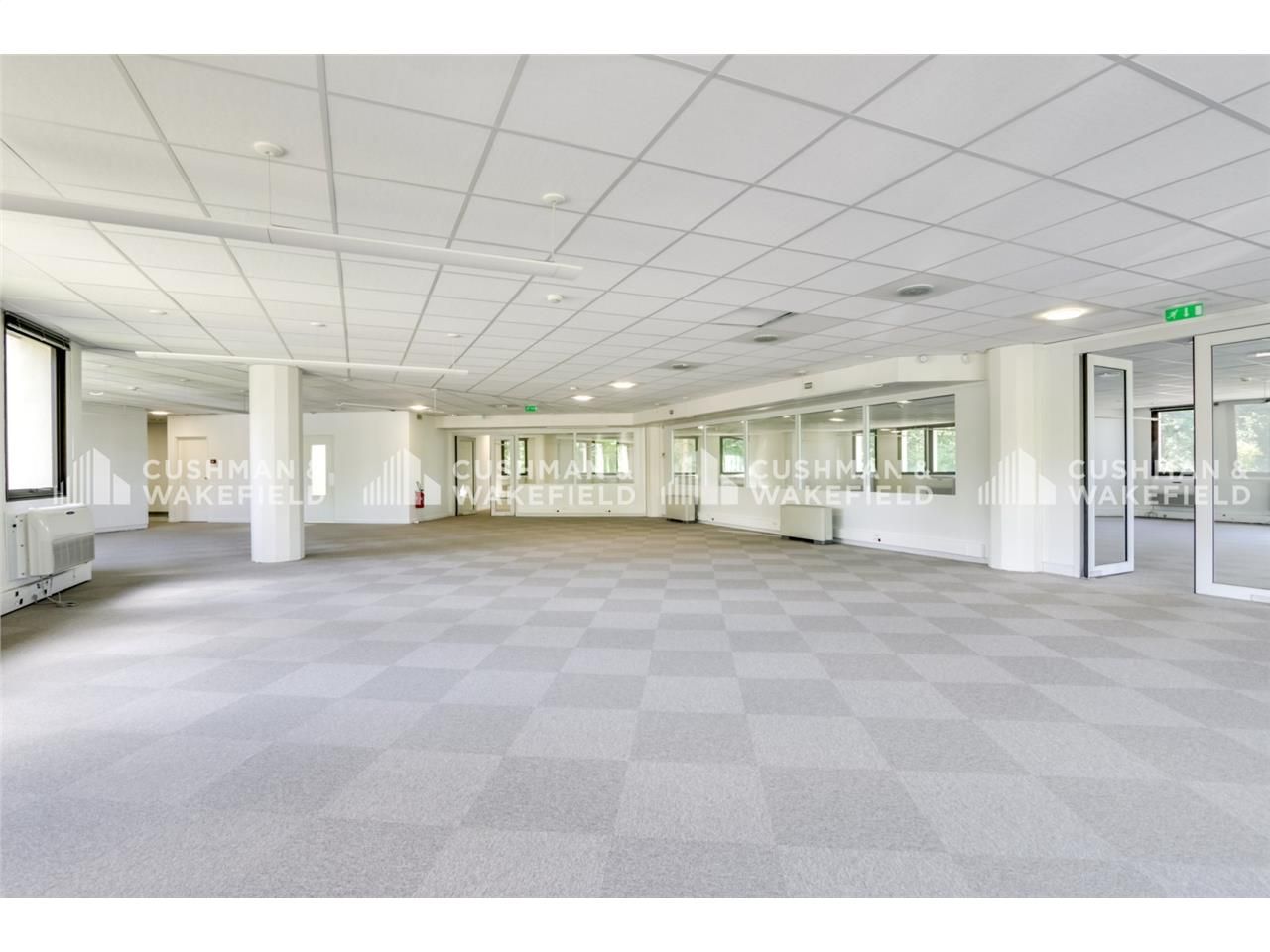 Opportunité rare à saisir avec ces bureaux et loc