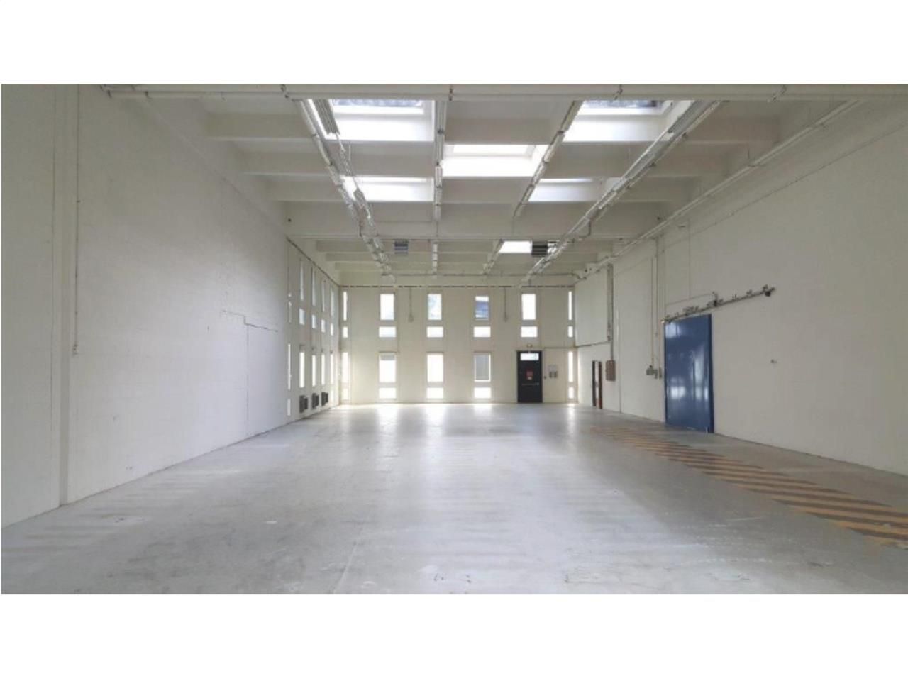 Activité à louer à Rungis.   Situé à seulement 7 