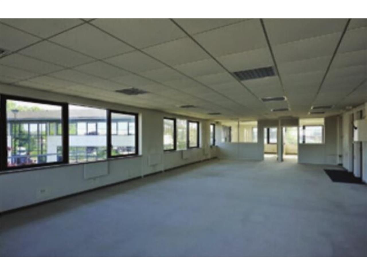 Située à Trappes, cette cellule à usage d'entrepô